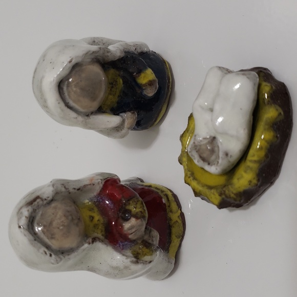 New Small Hand-Built Ceramic Glazed Nativity Set with Animals - Picture 2 of 4